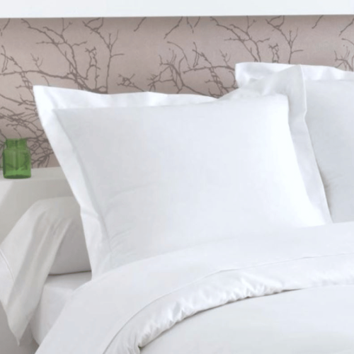 Tissco fournisseur linge de lit hôtel qualité professionnelle taie d'oreiller forme volant piqué polycoton blanc